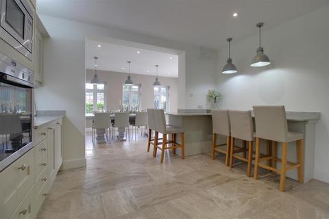 The Villa Winnycroft Lane, Matson, Gloucester, GL4 6EG