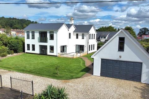 The Villa Winnycroft Lane, Matson, Gloucester, GL4 6EG