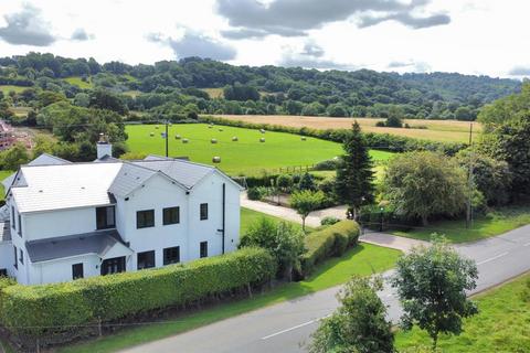 The Villa Winnycroft Lane, Matson, Gloucester, GL4 6EG
