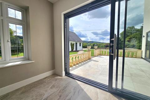 The Villa Winnycroft Lane, Matson, Gloucester, GL4 6EG