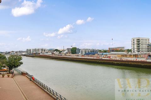 Flat 23, Waters Edge Anchor Close, Shoreham-by-sea, BN43 5BZ