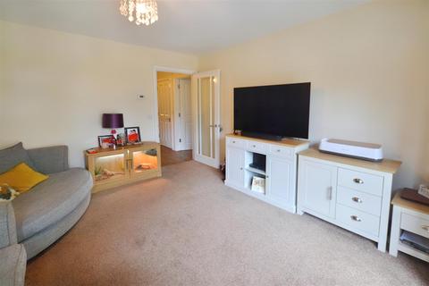 34 Newton Fields, Kilgetty, SA68 0ZA