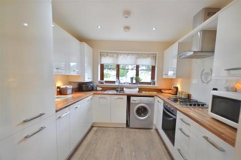 34 Newton Fields, Kilgetty, SA68 0ZA