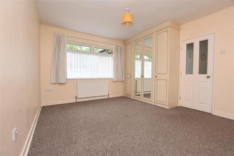 2 bedroom semi-detached bungalow to rent, The Oval, Garden Village, Hull