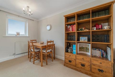 2 bedroom flat for sale, Aberdeen Lodge, Windsor