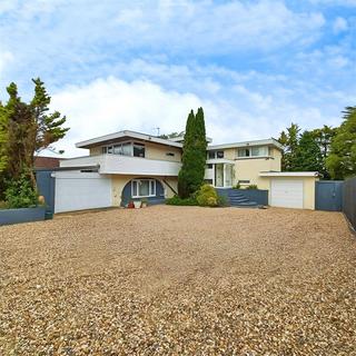 4 bedroom detached house for sale, Common Road, Chatham