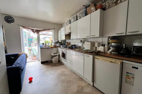 3 bedroom terraced house for sale, Vernon Road, Seven Kings