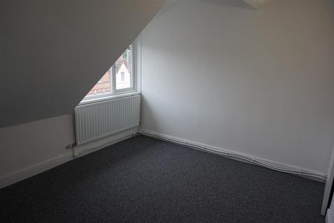 2 bedroom maisonette to rent, Oakly Road, Redditch