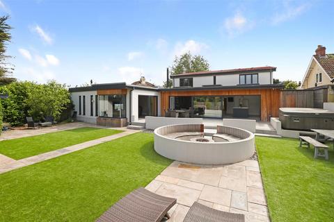 5 bedroom detached house for sale, Stunning Contemporary Detached 5 Bed 3,000 plus sq ft Home In Quiet Cul De Sac