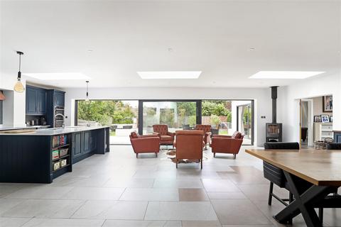 5 bedroom detached house for sale, Stunning Contemporary Detached 5 Bed 3,000 plus sq ft Home In Quiet Cul De Sac