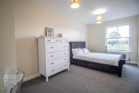 2 bedroom flat for sale, West Street, Rochford SS4