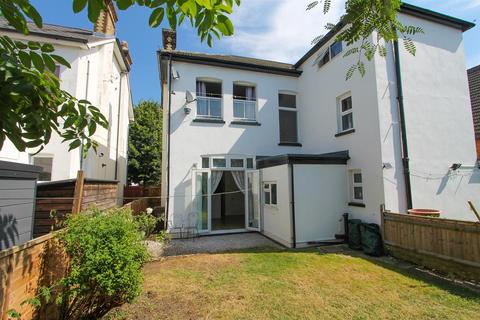 1 bedroom flat for sale, Queens Road, Wallington SM6