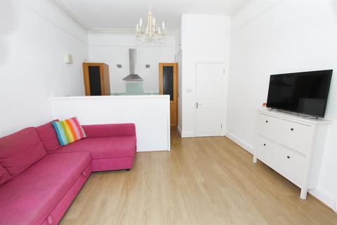 1 bedroom flat for sale, Queens Road, Wallington SM6