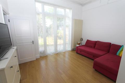 1 bedroom flat for sale, Queens Road, Wallington SM6