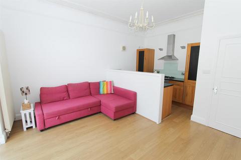 1 bedroom flat for sale, Queens Road, Wallington SM6