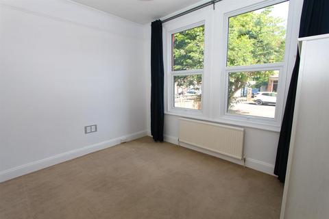 Flat 2, 29 Queens Road, Wallington, SM6 0AG
