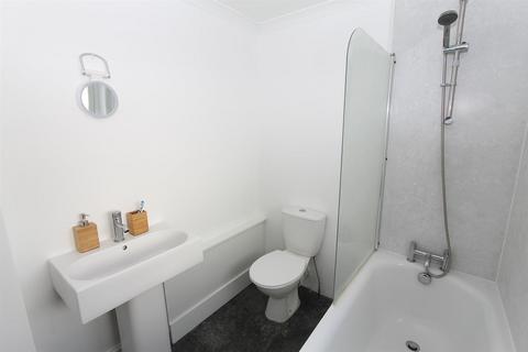 Flat 2, 29 Queens Road, Wallington, SM6 0AG