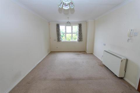 2 bedroom flat for sale, Holmwood Gardens, Wallington SM6