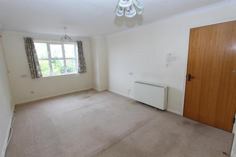 2 bedroom flat for sale, Holmwood Gardens, Wallington SM6