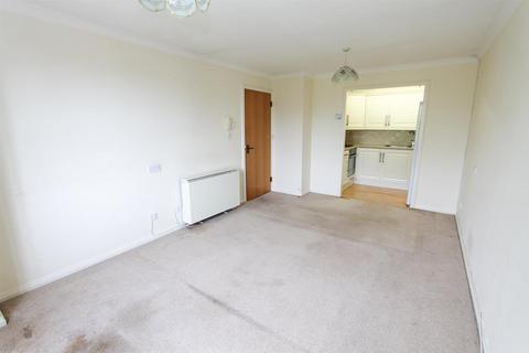 2 bedroom flat for sale, Holmwood Gardens, Wallington SM6