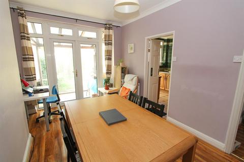 18 Gomshall Avenue, Wallington, SM6 8NY