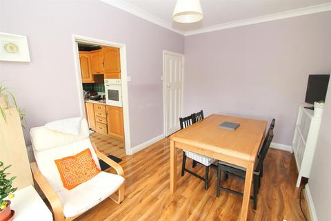 18 Gomshall Avenue, Wallington, SM6 8NY