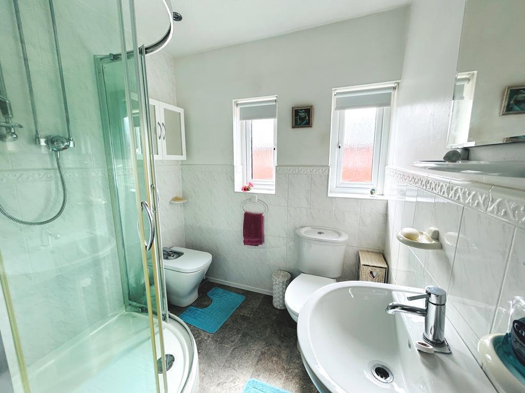 Bathroom.JPEG