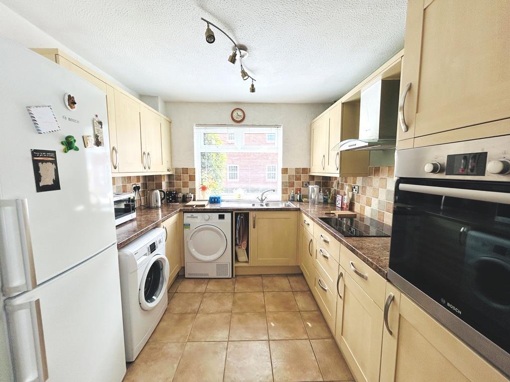 Kitchen (2).JPEG