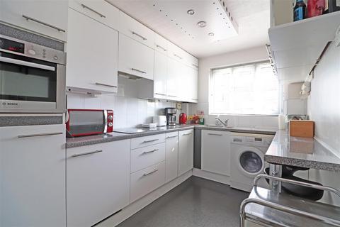 2 bedroom flat for sale, St. Annes Rise, Redhill