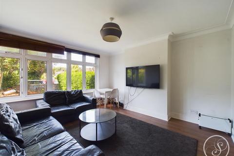 4 bedroom semi-detached house for sale, Stanmore Crescent, Leeds