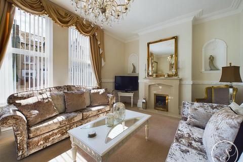 6 bedroom end of terrace house for sale, Hall Lane, Leeds