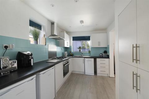 28 Allington Road, Paddock Wood, Tonbridge, TN12 6AN