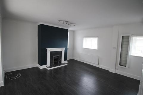 2 bedroom end of terrace house to rent, Undercliffe Road, Bradford BD2