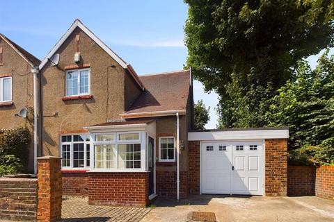 2 bedroom semi-detached house for sale, West Avenue, Whitley Bay