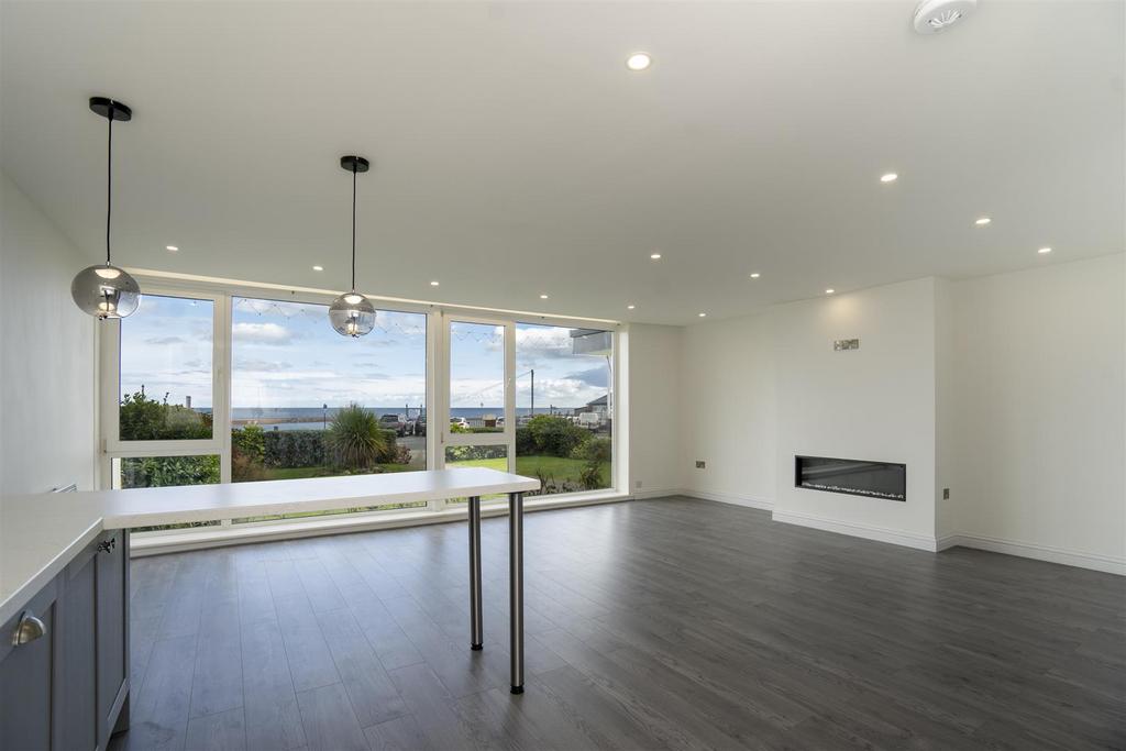 Living Room/Kitchen