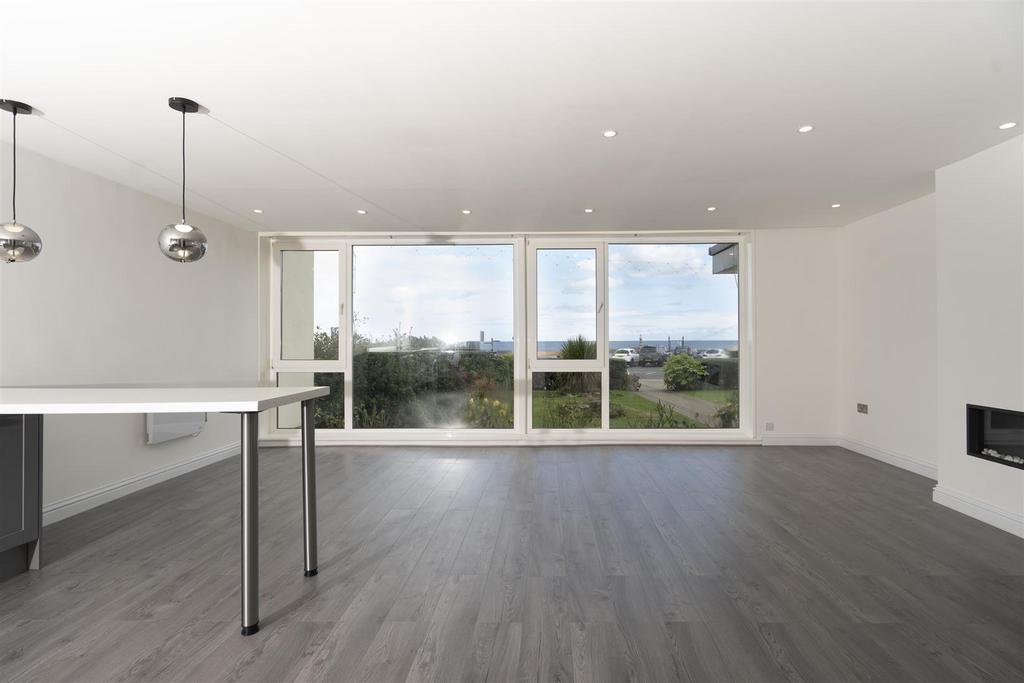 Living Room/Kitchen