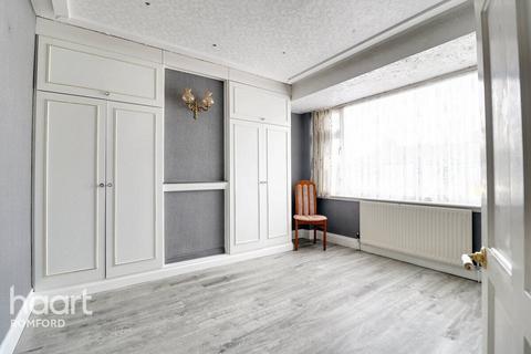 245 Gorseway, Romford, RM7 0SB