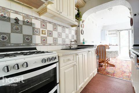 245 Gorseway, Romford, RM7 0SB