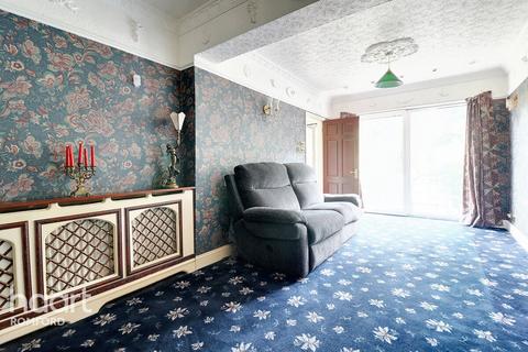 245 Gorseway, Romford, RM7 0SB