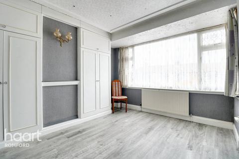 245 Gorseway, Romford, RM7 0SB