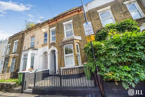 4 bedroom terraced house for sale, Vicarage Road, London, E15