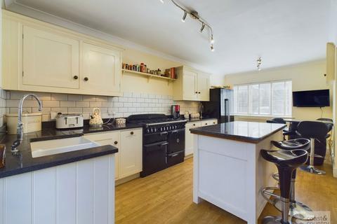 4 bedroom end of terrace house for sale, Borough Court, Broadhempston