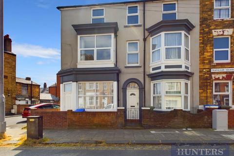 4 bedroom semi-detached house for sale, Trafalgar Square, Scarborough