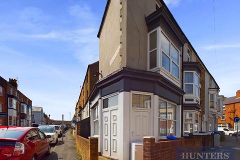 4 bedroom semi-detached house for sale, Trafalgar Square, Scarborough