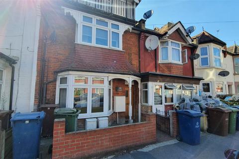 2 bedroom apartment to rent, St. Kildas Road, Harrow, HA1