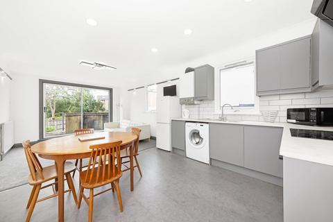 2 bedroom apartment for sale, Landcroft Road, East Dulwich, London, SE22