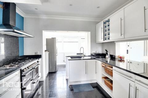 5 Gillian Crescent, Romford, RM2 6NU