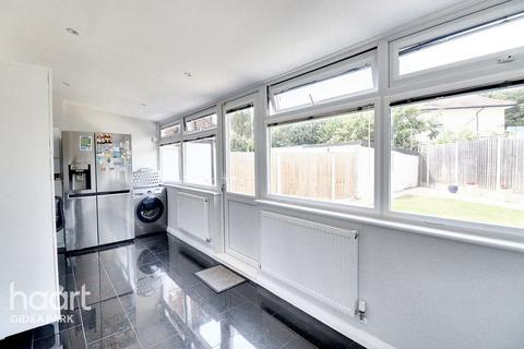 5 Gillian Crescent, Romford, RM2 6NU