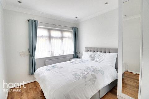 5 Gillian Crescent, Romford, RM2 6NU