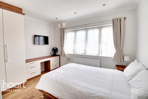 5 Gillian Crescent, Romford, RM2 6NU